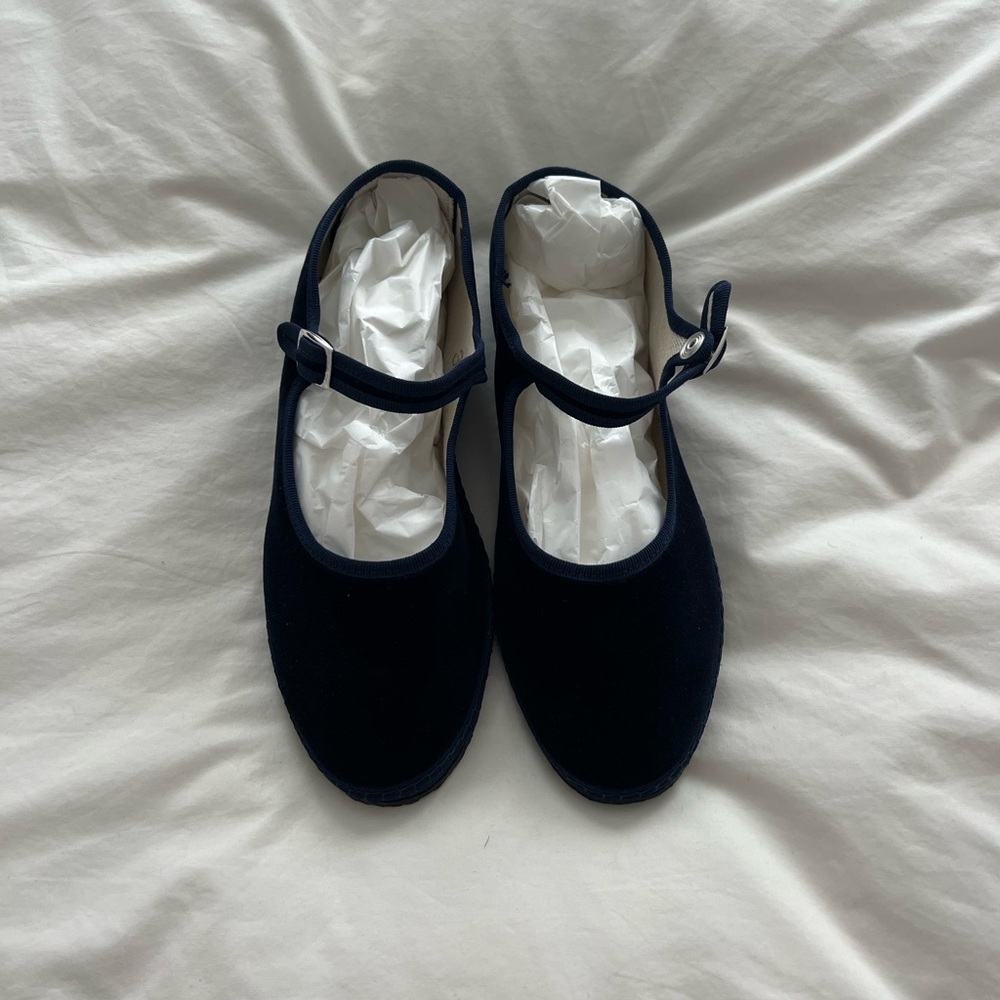 Vibi Venezia navy Mary Jane’s BNWT